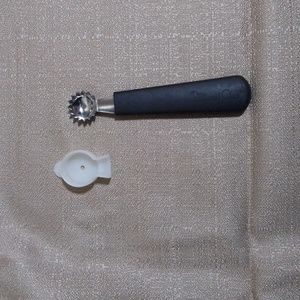 Pampered Chef Melon Baller with Cover